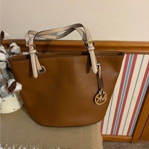 Brown leather Michael Kors shoulder bag